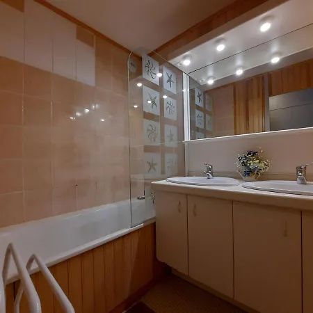 5 Pers, Cuisine Equipee, Balcon, Les Menuires, Animaux Admis - Fr-1-452-125 Apartment *